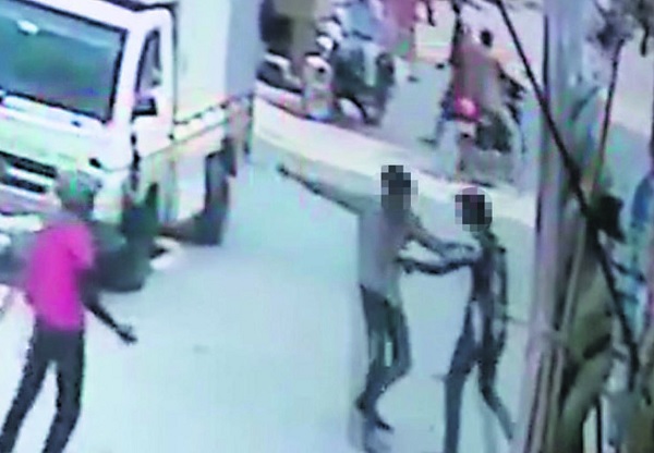 டெலிவரி பணியாளரை குறிவைத்து கத்தியால் தாக்குதல் – சென்னை அதிர்ச்சி, பழைய தகராறு பின்னணி